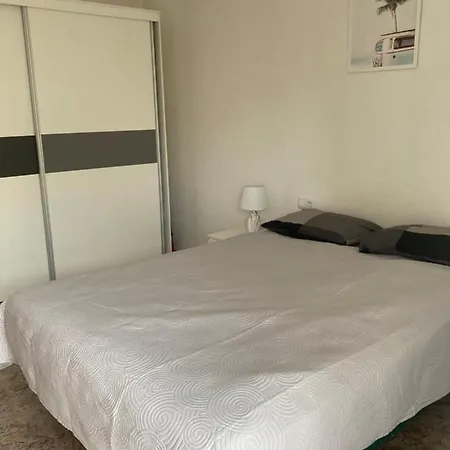 Amazing Time With 3 Bedrooms, 100m To The Grand