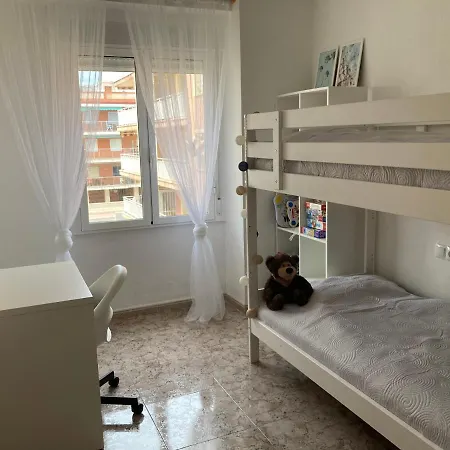 Amazing Time With 3 Bedrooms, 100m To The Grand Apartment *