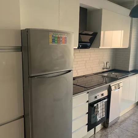 Amazing Time With 3 Bedrooms, 100m To The Grand